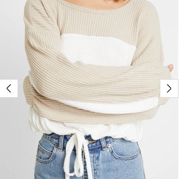 Women's Hollister Sweater. Size Medium. Adjustable Crop. - Picture 4 of 7
